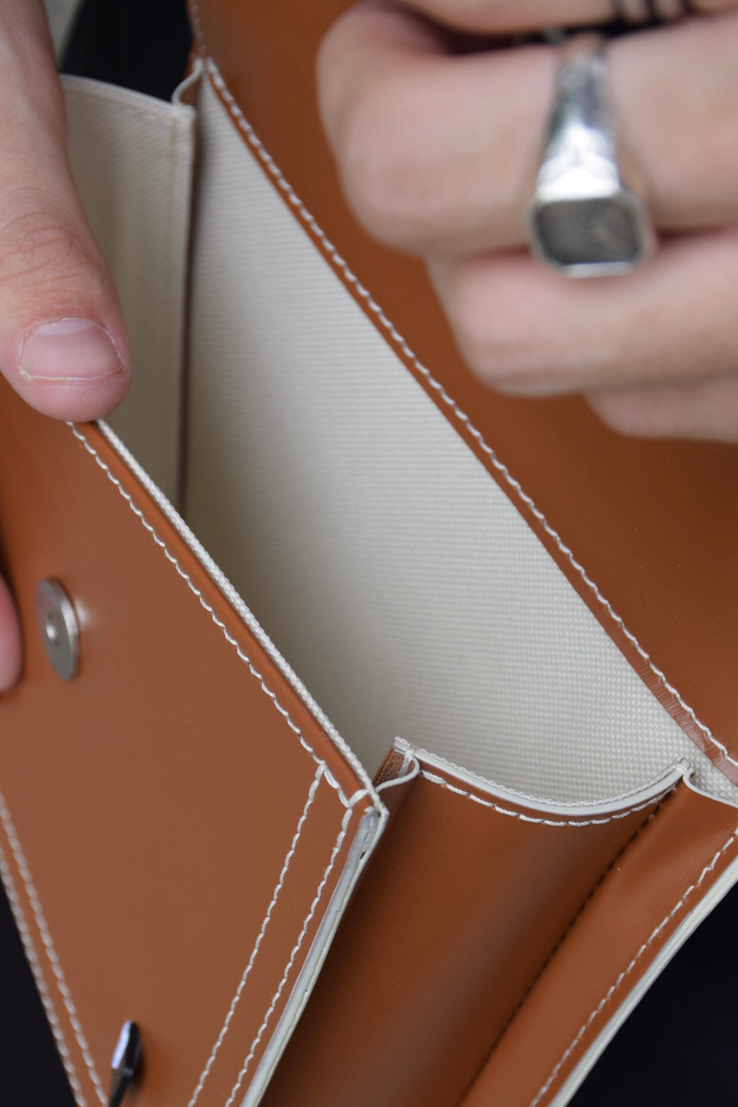 Le Postier Cuir